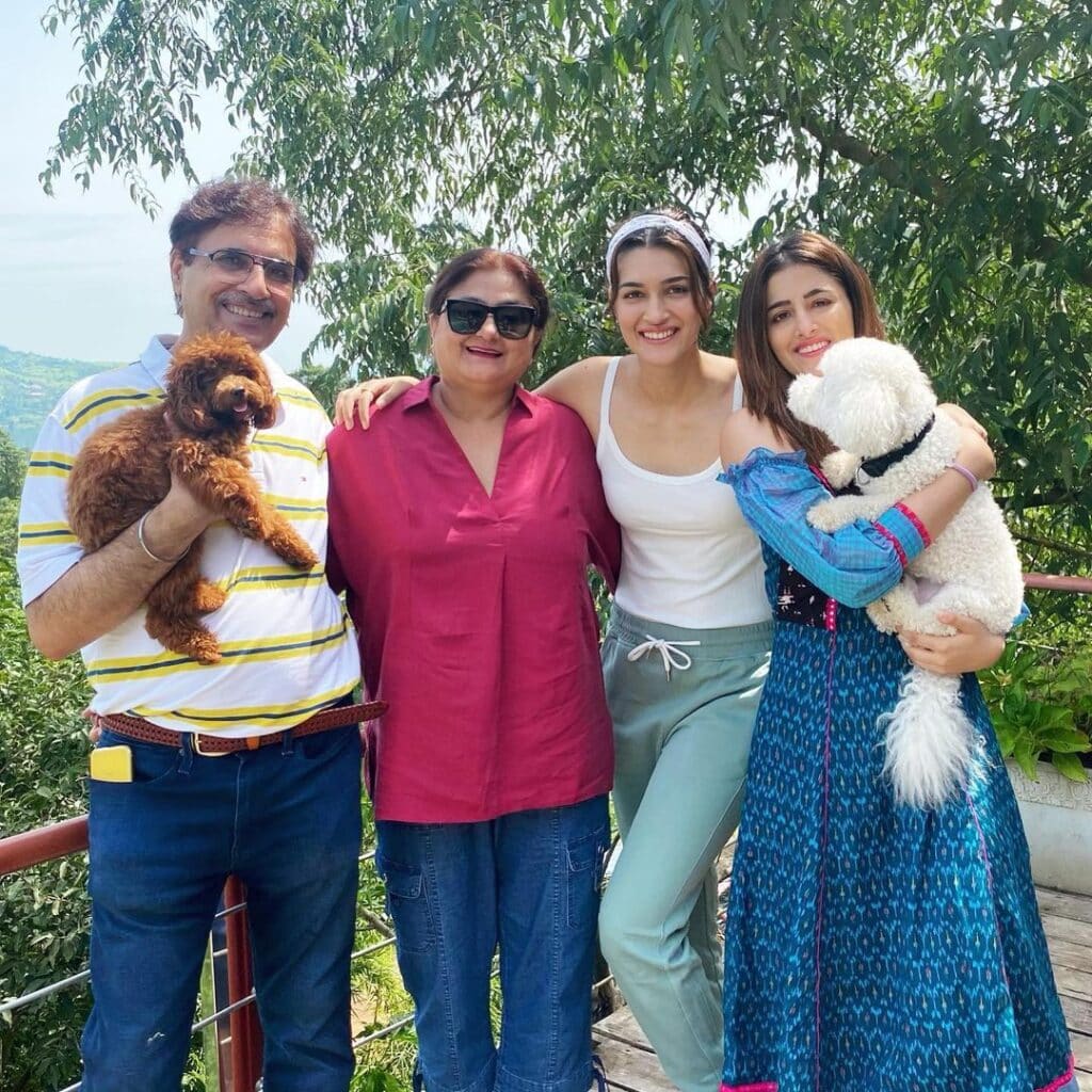 Kriti Sanon Family