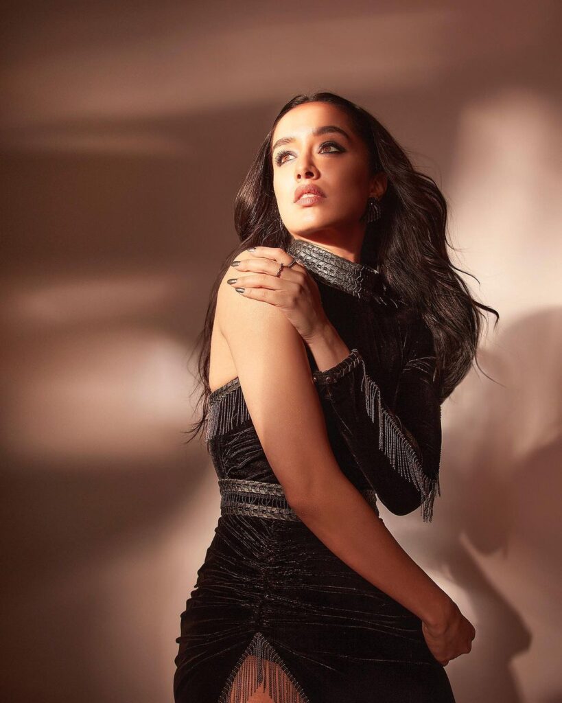 Shraddha Kapoor Biography, Age, Height, Net Worth, Family, Affairs