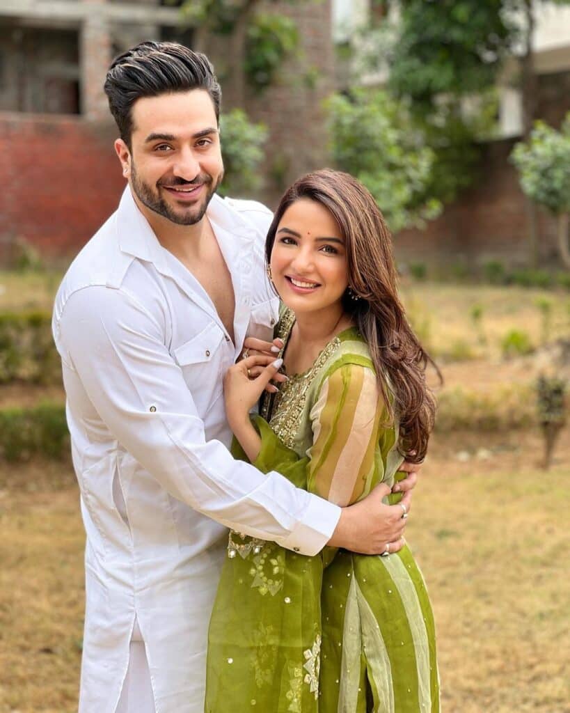 Jasmin Bhasin with Boyfriend Aly Goni