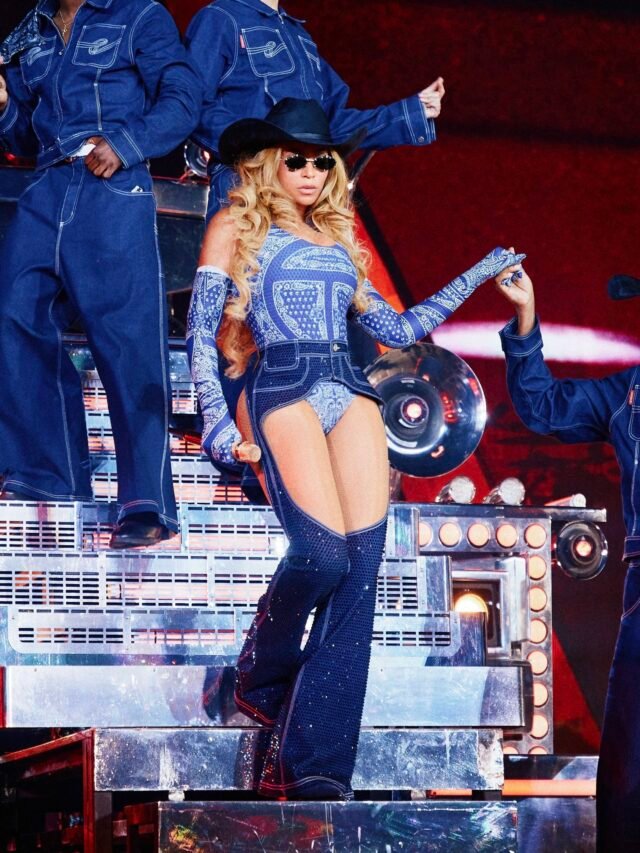 Beyoncé Makes AMA History